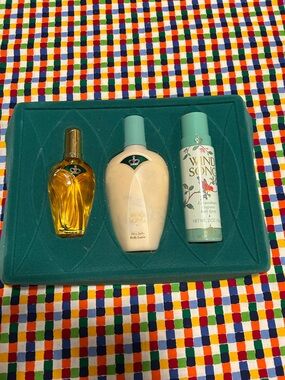 Vintage windsong perfume gift set